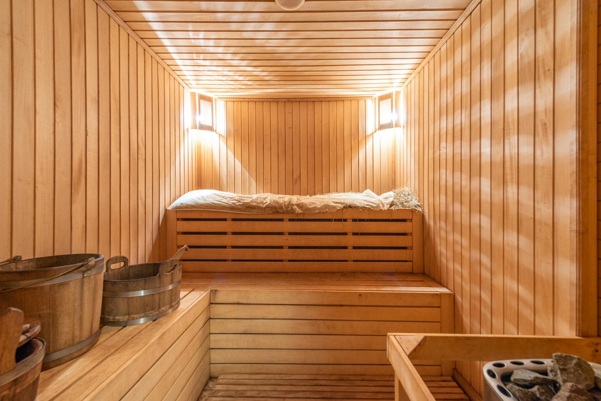Sauna — heat, steam, cold, repeat